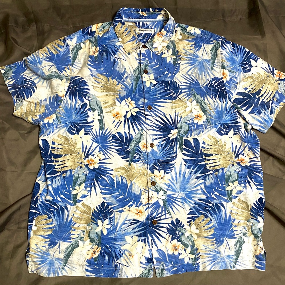 XXL Tommy Bahama Hawaiian short sleeve button up. 100% silk.